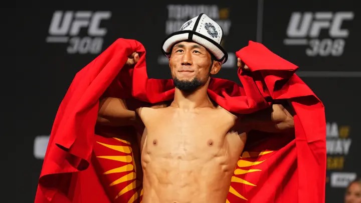 Кыргызстанец Мыктыбек Оролбай досрочно победил Тофика Мусаева на турнире UFC