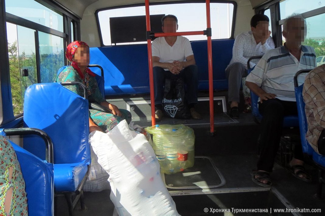 2022_08_29_plastic_bottles_street_01 В Ашхабаде пункты приема вторсырья снижают расценки