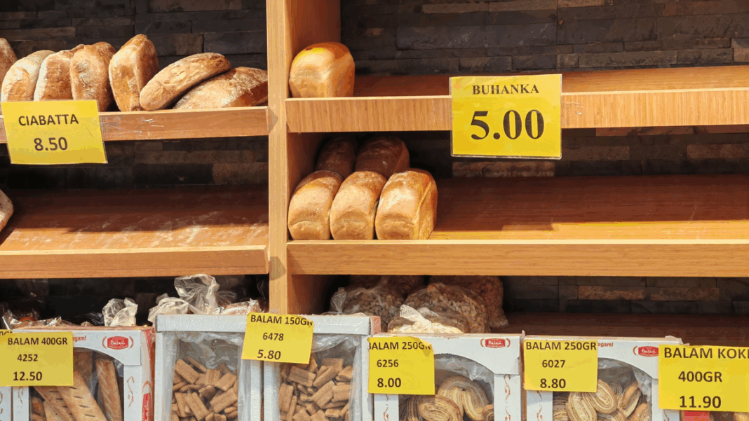 2025_07_23_bread «Будто в советское детство на недельку вернулся». Российский блогер посетил Туркменистан