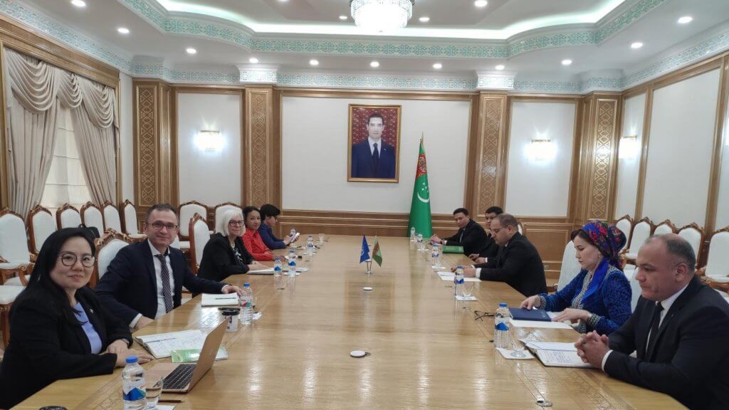 Отчет Омбудсмена 2024: нехватка врачей в колониях, воды и продуктов — в домах престарелых и увечья в армии