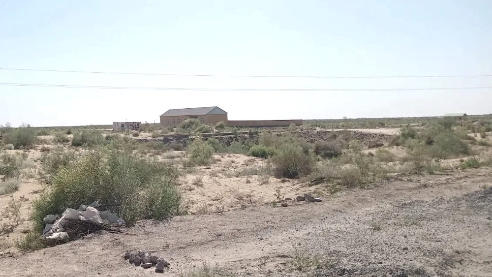 vilage Арчин генгешлика Ходжа-Кенепси Чарджевского этрапа избил в своем кабинете местного жителя