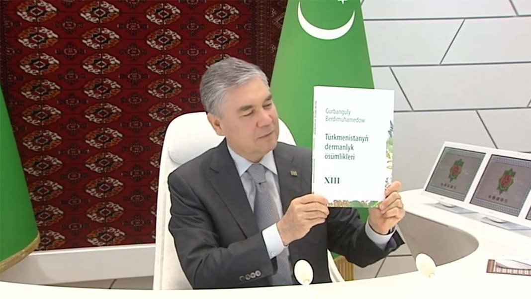 2021_10_08_book_medical_herbs_01 Turkmen.news рассказал, кто пишет книги Гурбангулы Бердымухамедову