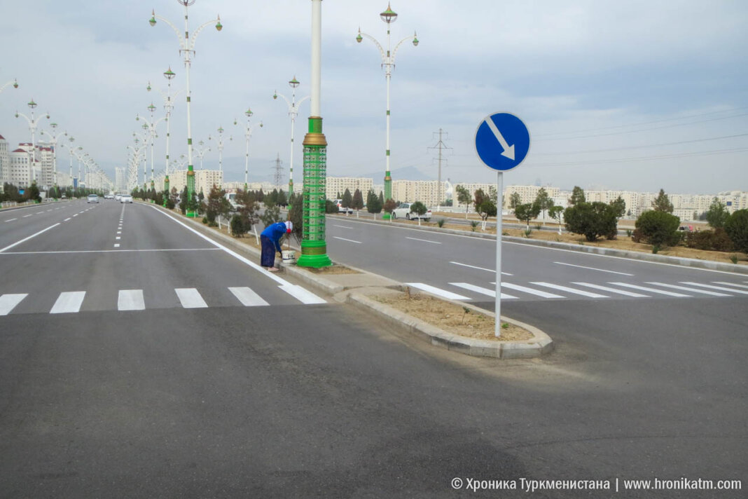 2023_03_14_mosque_street_sweepers_04 В Ашхабаде будет реконструирована улица Анкара