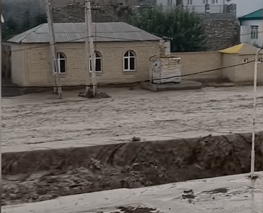 2025_08_11_mudflow_nohur Село Нохур Ахалского велаята затопил сель