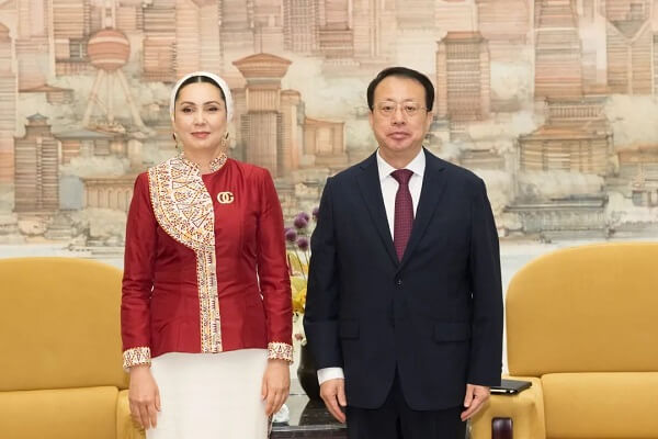 2025_08_26_atabaeva_china В рамках рабочей поездки в Китай дочь Г.Бердымухамедова встретилась с мэром Шанхая