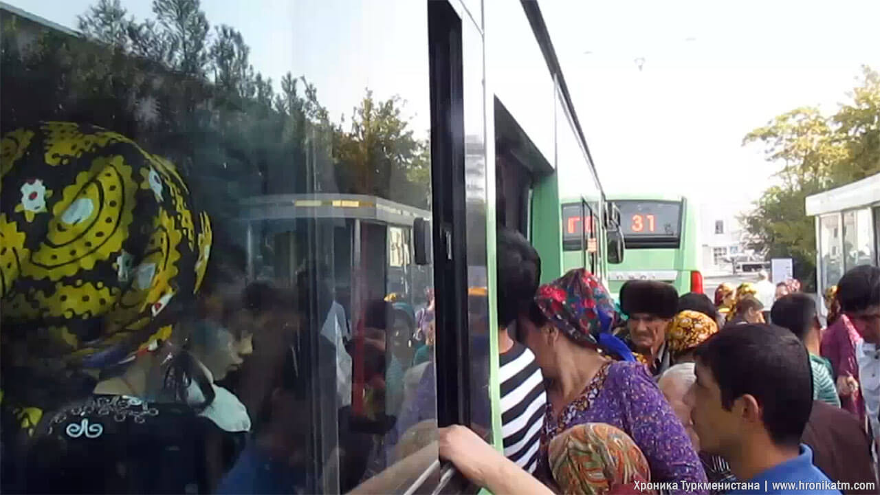2019_04_27_buses_03 Из-за реконструкции автобусных остановок на Текинским базаре, в Ашхабаде не курсируют некоторые маршруты