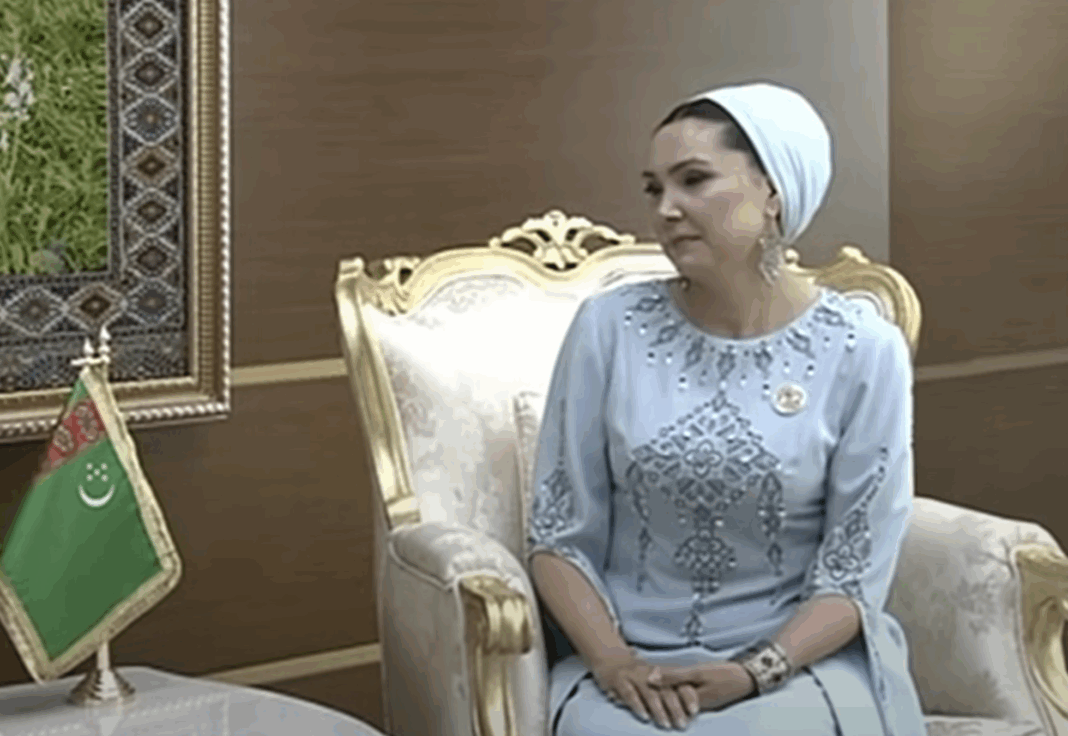 2025_08_05_atabaeva Дочь Бердымухамедова О.Атабаева обсудила с координатором ООН подготовку к женской конференции