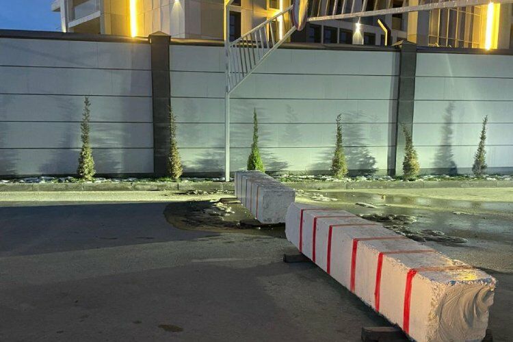 Жителям приходится объезжать из-за перекрытой дороги к жилмассиву «Селекция»