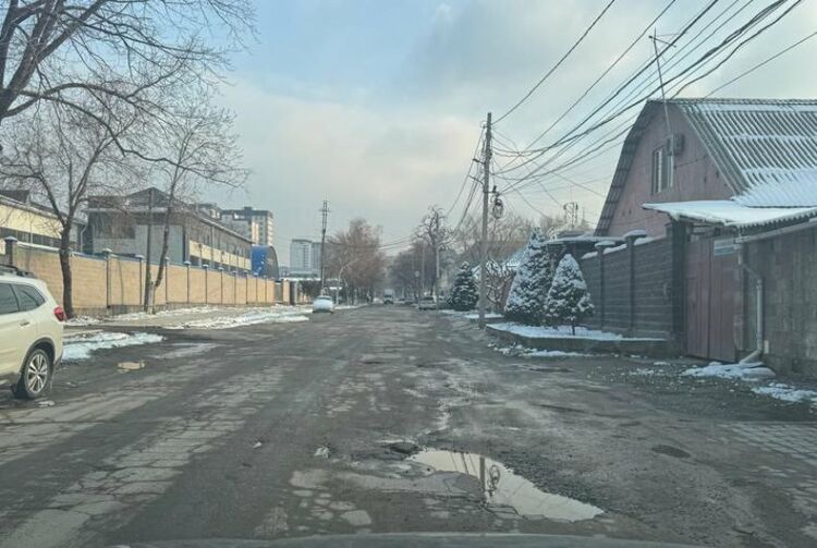 Танкодром. Мэрию просят обратить внимание на дорогу на улице Исанова