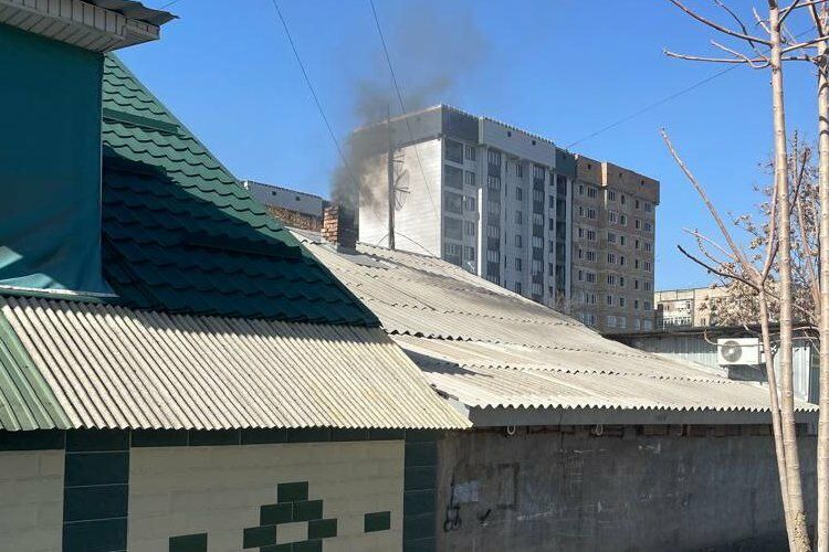 Бишкекчане жалуются на черный дым и едкий запах по улице Жукеева-Пудовкина