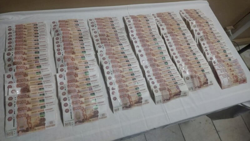 2025_06_23_money В Орле бизнесмен заплатил 125 тыс. рублей за нелегальное трудоустройство туркменистанца - Хроника Туркменистана