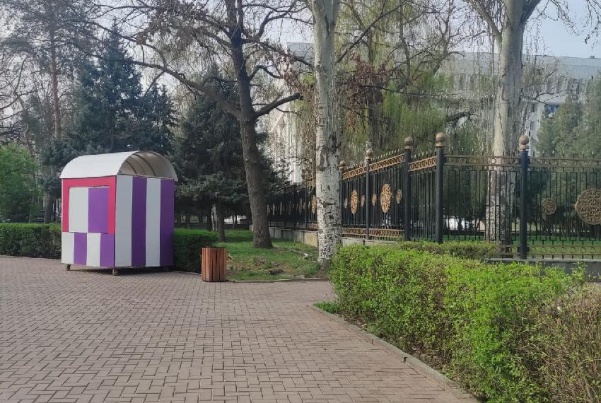 Фото читателей 24.kg. Ларьки у памятника Ивану Панфилову