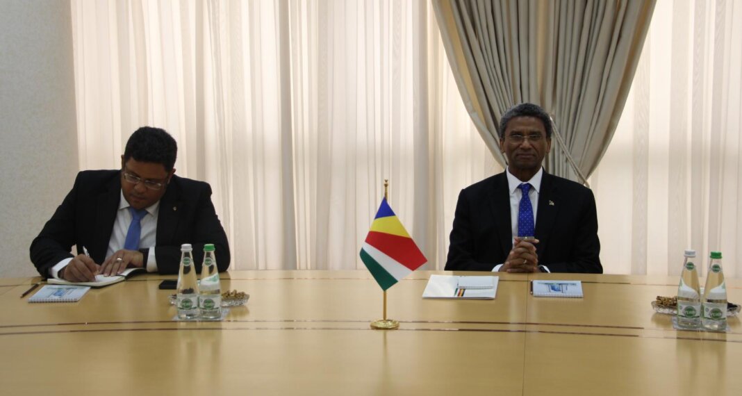 2026_04_29_Seychelles С.Бердымухамедов обсудил с главой МИД Сейшел сотрудничество в сфере туризма - Хроника Туркменистана