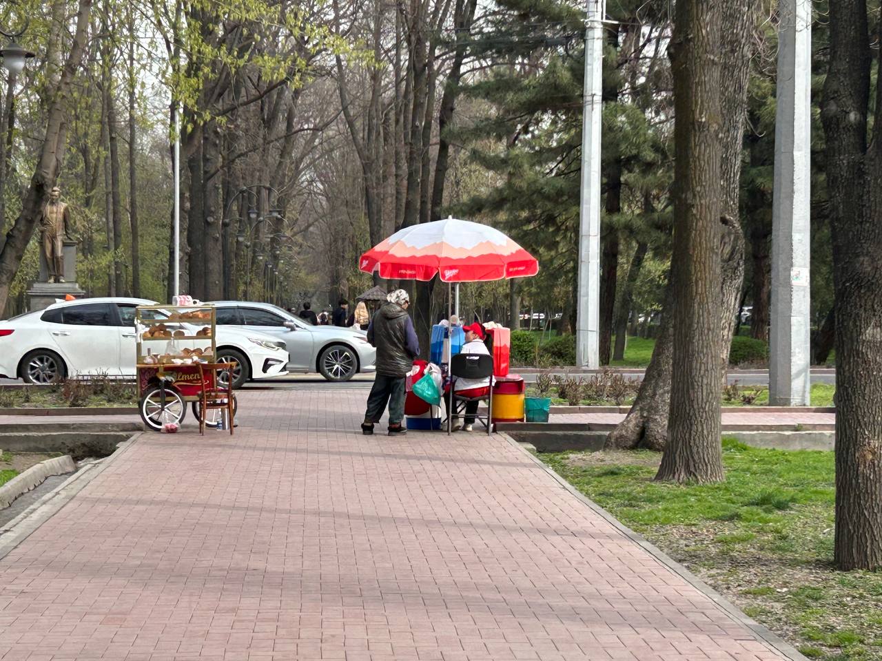 Фото читателя 24.kg. Не бульвар, а рынок