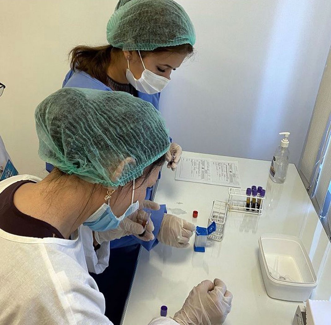 2021_11_22_HIV_test По просьбе Туркменистана Роспотребнадзор передал стране тест-системы для диагностики Эболы - Хроника Туркменистана