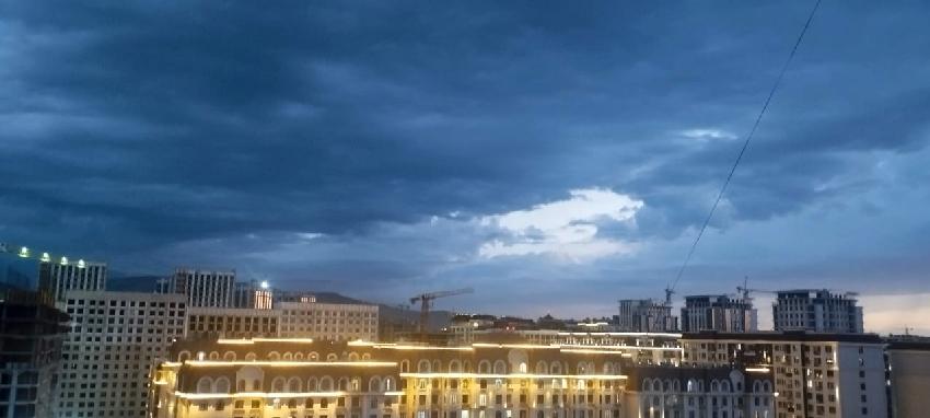 Фото Сергея Ханова. Вачерний Бишкек, 3 июня 2026 года