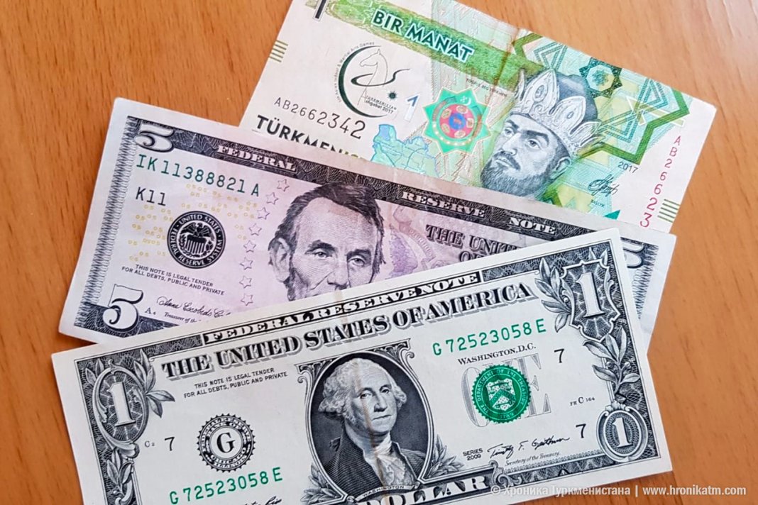 dollar-manat_02 The Insider: Таможня РФ использует завышенный официальный курс валюты в Туркменистане для увеличения сборов с импортеров - Хроника Туркменистана