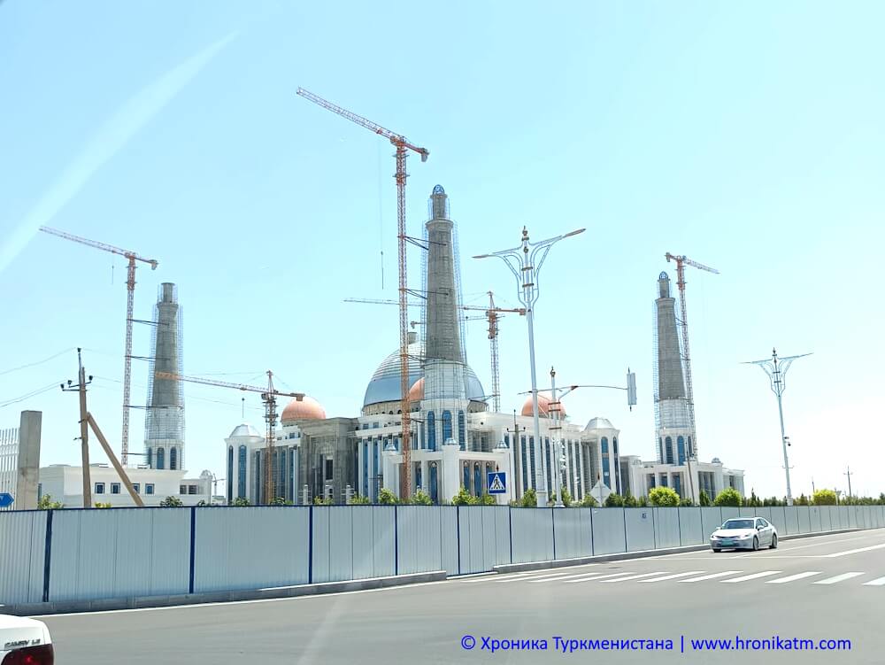 mosque2 Садака в мечети города Аркадага спровоцировала скачок цен на мясо - Хроника Туркменистана