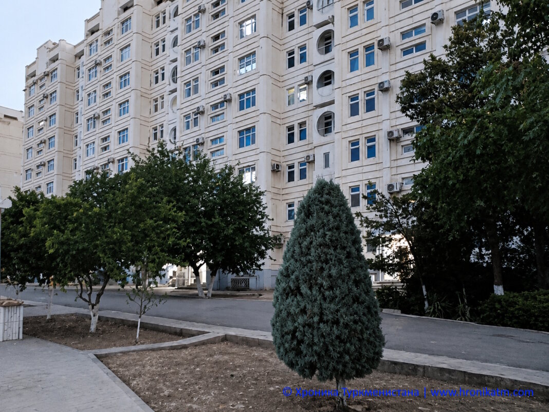 В микрорайонах Парахат-7 и Парахат-8 от жильцов потребовали убрать остекление с балконов - Хроника Туркменистана