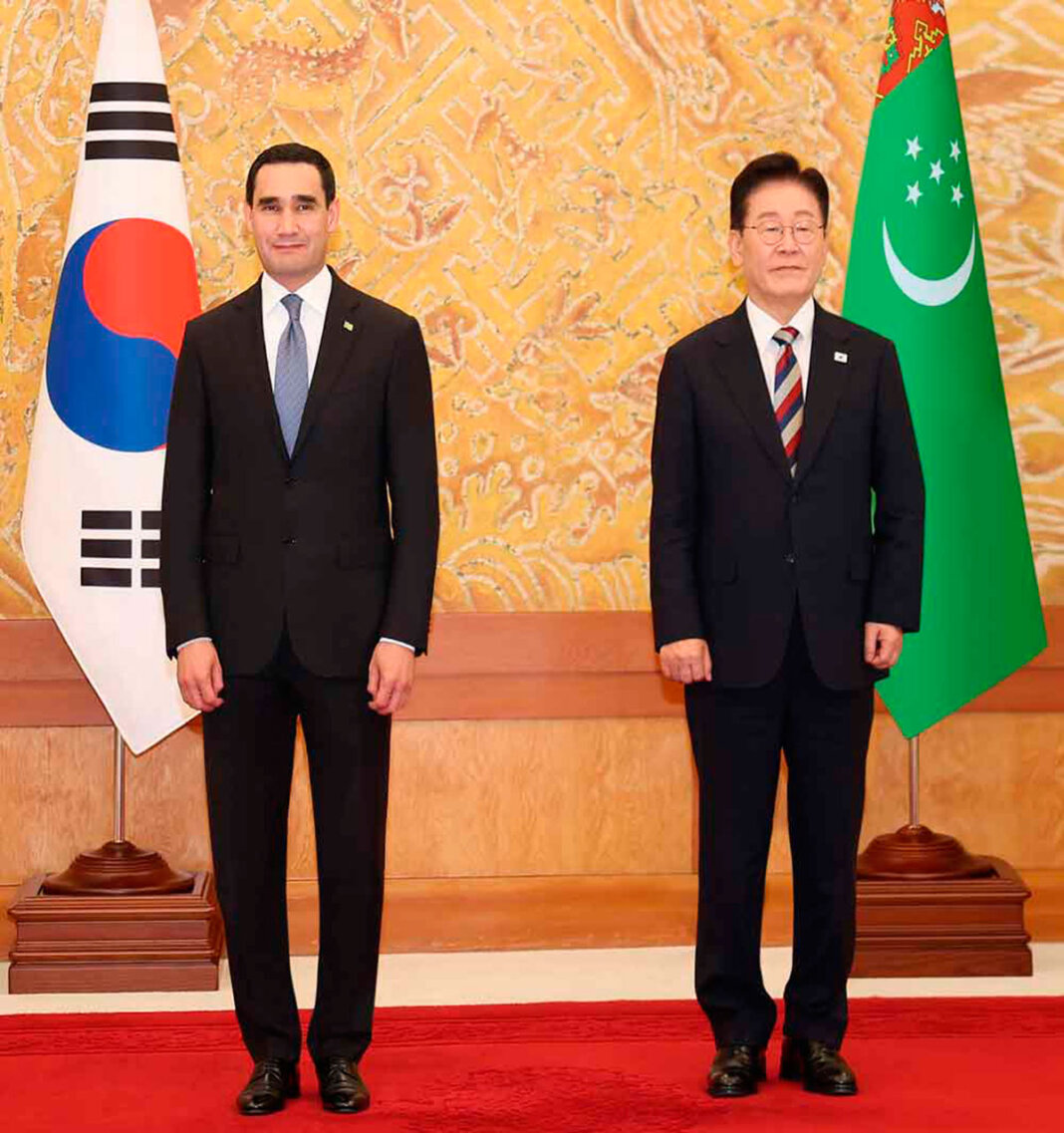2026_09_15_serdar_korea С.Бердымухамедов встретился с президентом Кореи и получил звание доктора политических наук. Ранее оно было присвоено его отцу - Хроника Туркменистана